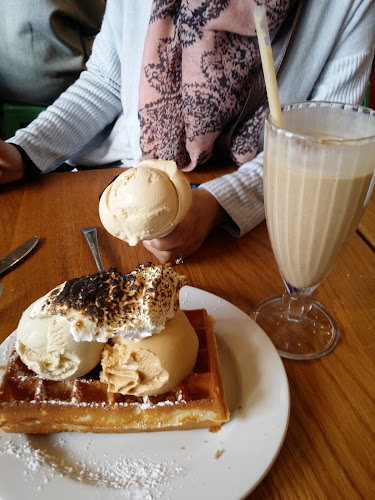 Shop 4, Newlands Quarter, Dean Street, Newlands, Cape Town, 7700