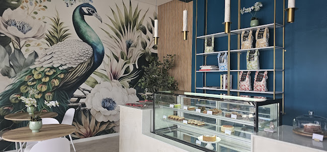 HAUTE - Boutique Patisserie