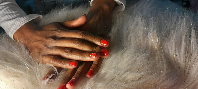 Comentarii opinii despre Cakes, Balloons, Perfumes and Nails by FIFI