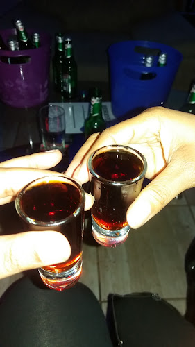 Round Table Exquisite Lounge - Pretoria