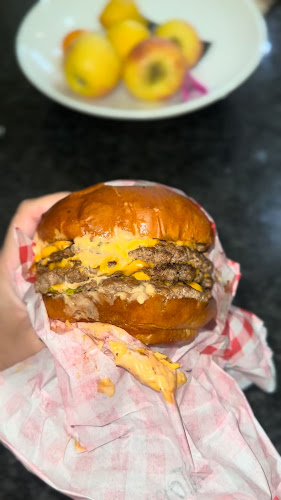 Opinii despre MJs Burgers în Cape Town - Hospitality and gastronomy
