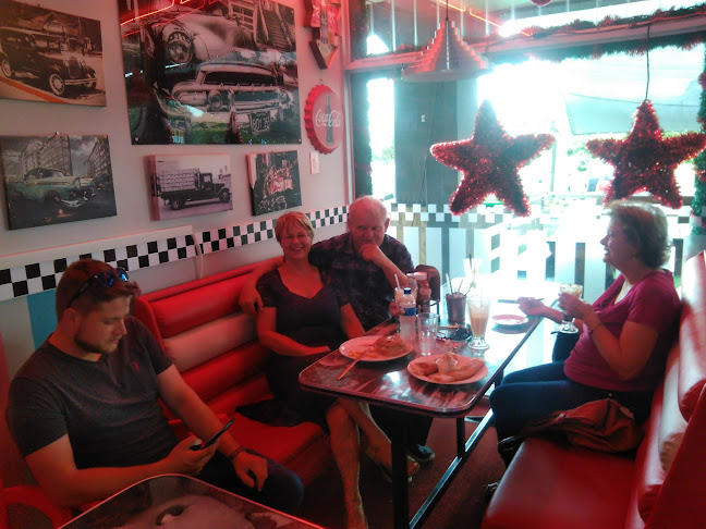 Roxy's Diner & Ice Cream Parlour - Hospitality and gastronomy