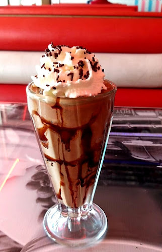 Comentarii opinii despre Roxy's Diner & Ice Cream Parlour