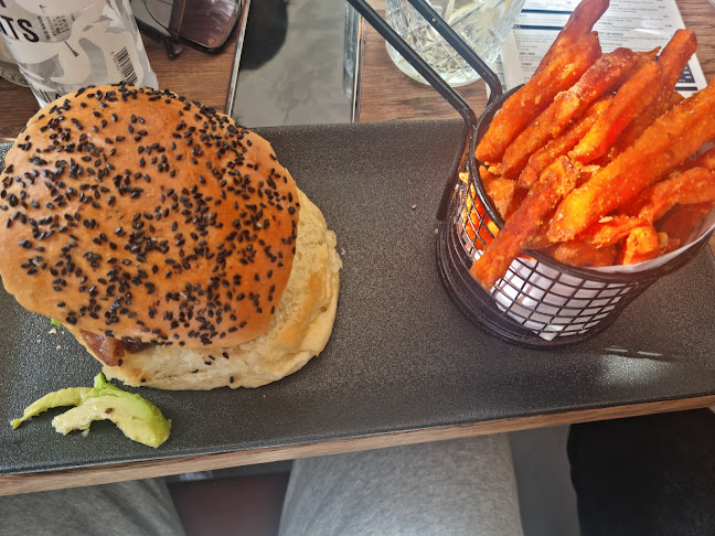 Shop 1A, Portside Mall, Main Rd, Green Point, Cape Town, 8051