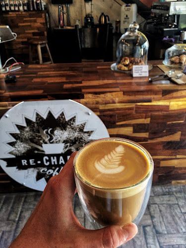 Comentarii opinii despre Recharge Coffee Co.