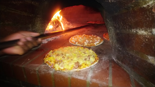 KRISPY CRUST PIZZA - Hospitality and gastronomy