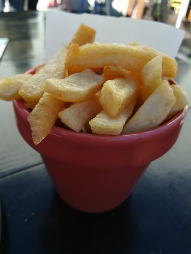 Corner of Woodlands and Ravenscraig Roads, Woodstock, Cape Town, 7915