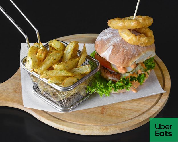 Opinii despre Ribz N Wingz Rosebank Mall în Johannesburg - Hospitality and gastronomy