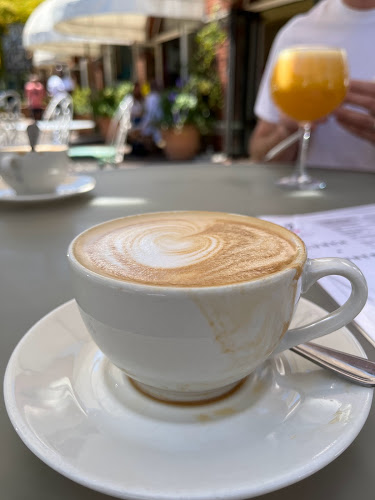 Hyde Square Shopping Centre. 285 Jan Smuts ave Corner Jan Smuts Avenue and, North Rd, Hyde Park, Sandton, 2196