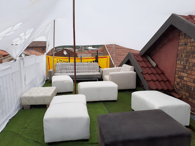 Muzi's BAR'Lcony - Soweto