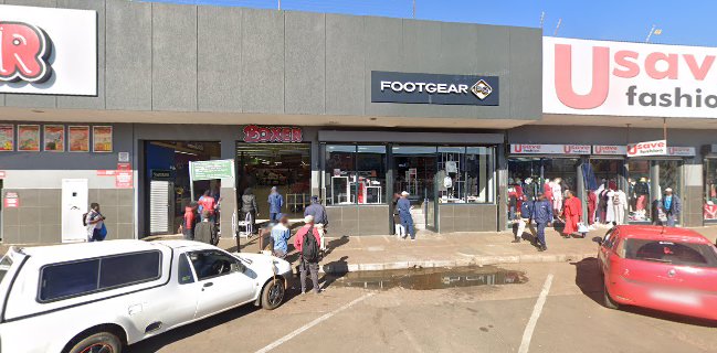 Middleburg Plaza Boxer Liquors