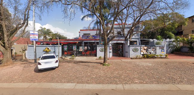 Round Table Exquisite Lounge