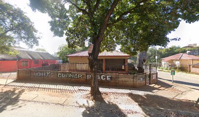 Honey`s Corner Place